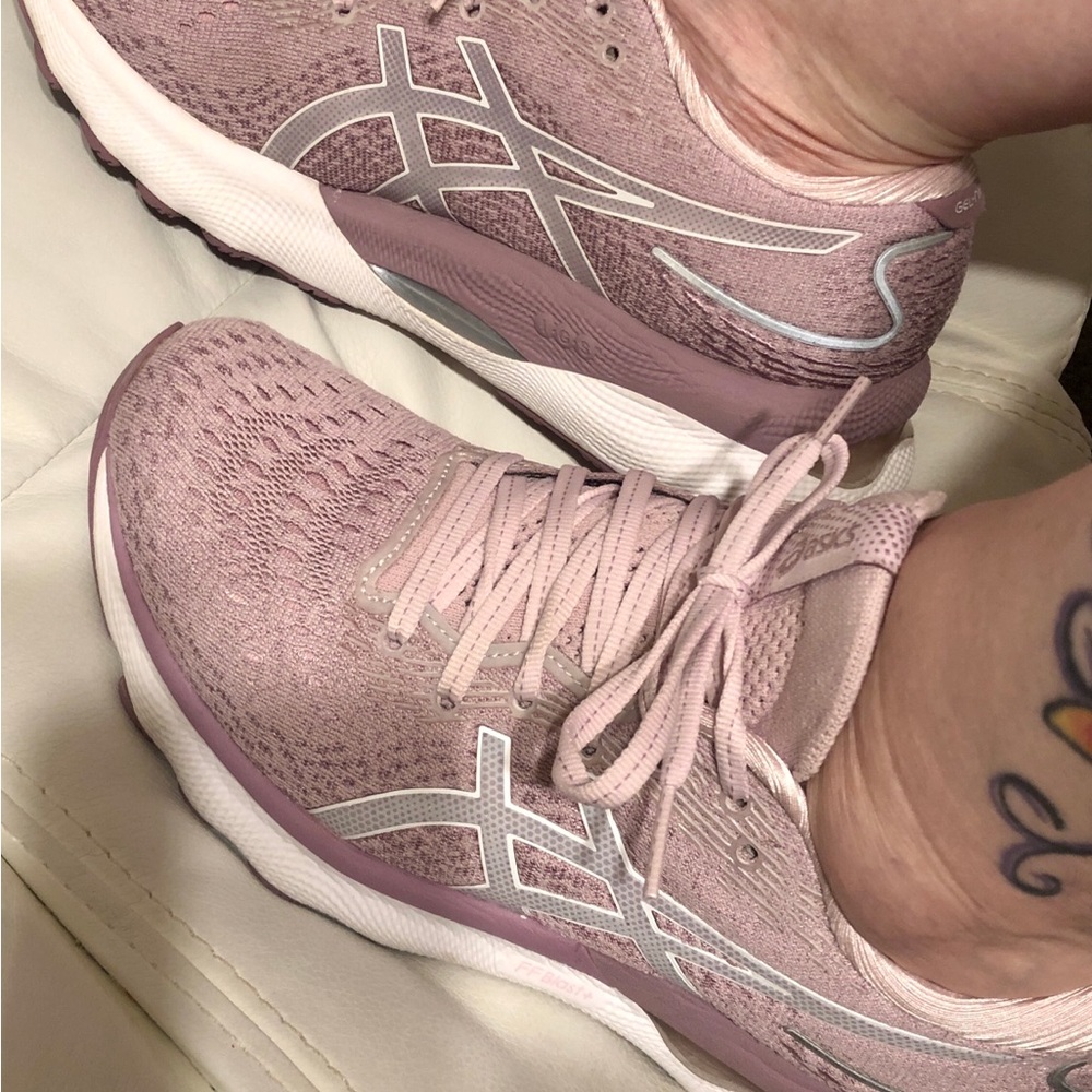 Women’s size 8 (US) ASICS Gel Nimbus 24. - Picture 5 of 10